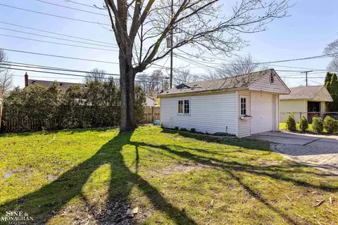 2279 Stanhope, Grosse Pointe Woods, MI 48236 photo 33