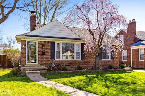 2279 Stanhope, Grosse Pointe Woods, MI 48236