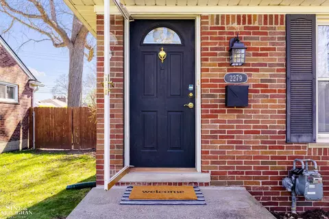 2279 Stanhope, Grosse Pointe Woods, MI 48236 photo 4
