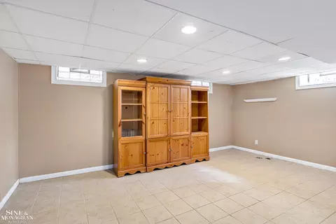 2279 Stanhope, Grosse Pointe Woods, MI 48236 photo 21