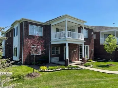 6853 Boulder Pointe Dr Apt 39 Unit #BLDG 924, Washington Township, MI 48094