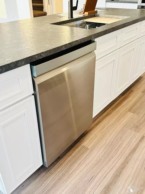 Kitchen - 12491 Woodside, Carleton, MI 48117 photo 3 of 5
