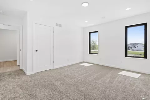 Bedroom - 12491 Woodside, Carleton, MI 48117 photo 7 of 7