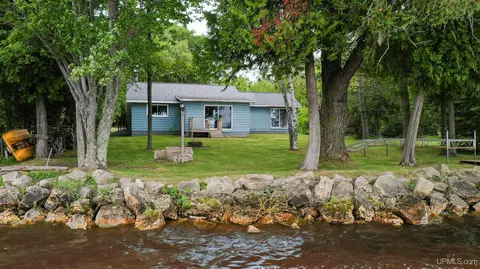 1767 N Wawaushnosh, Manistique, MI 49854