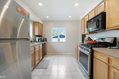Kitchen - 3127 Devondale, Rochester Hills, MI 48309 photo 1 of 3