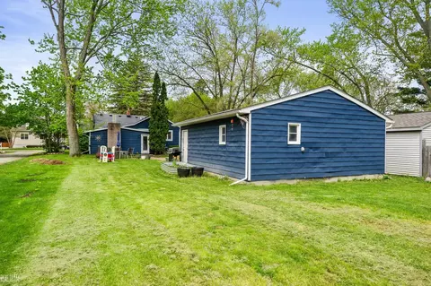 Exterior - 3127 Devondale, Rochester Hills, MI 48309 photo 5 of 6