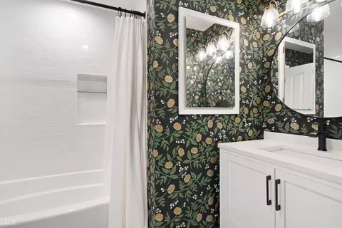 Bath - 3127 Devondale, Rochester Hills, MI 48309 photo 1 of 1