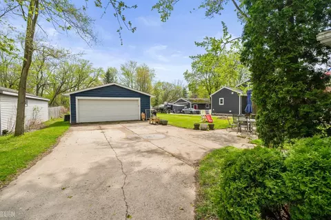 Exterior - 3127 Devondale, Rochester Hills, MI 48309 photo 3 of 6