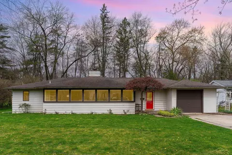 2913 Manor, Midland, MI 48640