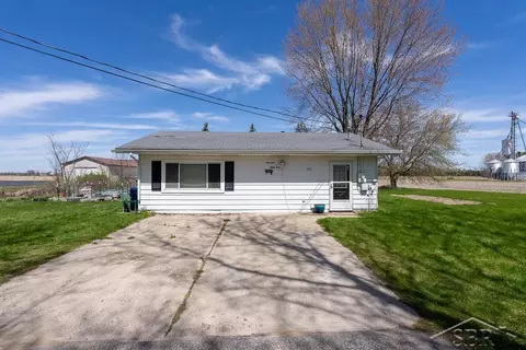 1789 E Cody Estey, Pinconning, MI 48650