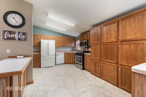 4718 W Olson, Shepherd, MI 48883 photo 7