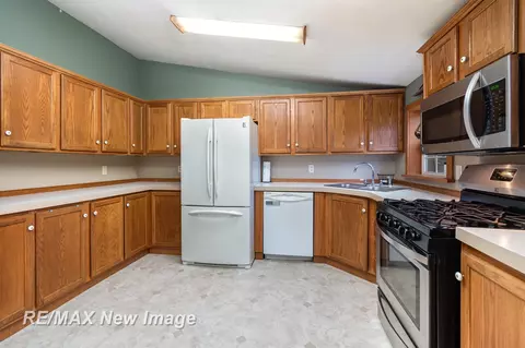 4718 W Olson, Shepherd, MI 48883 photo 8