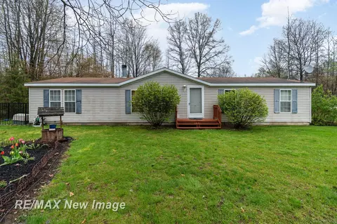 4718 W Olson, Shepherd, MI 48883 photo 3
