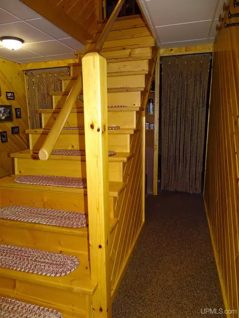 Entry Way - 13812 Ford, L'anse, MI 49946 photo 4 of 5