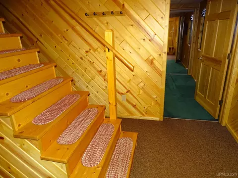 Entry Way - 13812 Ford, L'anse, MI 49946 photo 3 of 5
