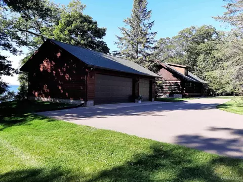 Exterior - 13812 Ford, L'anse, MI 49946 photo 4 of 6