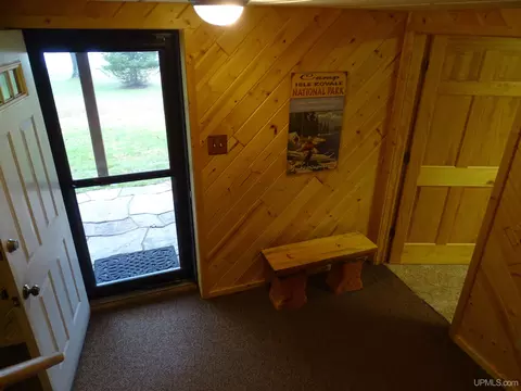 Entry Way - 13812 Ford, L'anse, MI 49946 photo 2 of 5