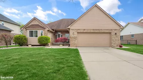 53562 Meadow Vw, New Baltimore, MI 48047
