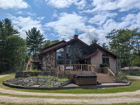 612 W Gulliver Lk # N, Gulliver, MI 49840