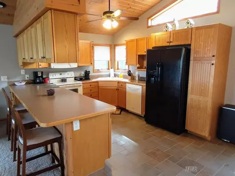 Kitchen - 4599 Queens, Gladwin, MI 48624 photo 1 of 4