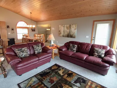 Living - 4599 Queens, Gladwin, MI 48624 photo 3 of 9
