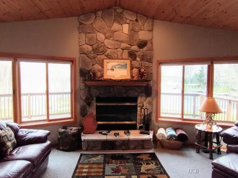 Living - 4599 Queens, Gladwin, MI 48624 photo 2 of 9