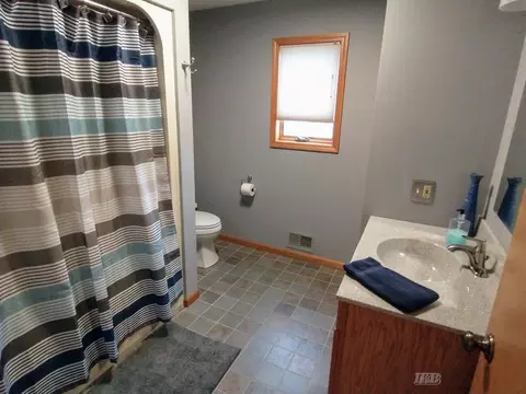 Bath - 4599 Queens, Gladwin, MI 48624 photo 1 of 5