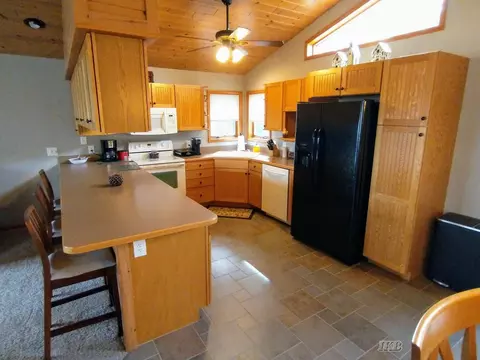 Kitchen - 4599 Queens, Gladwin, MI 48624 photo 3 of 4
