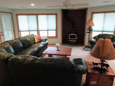 Living - 4599 Queens, Gladwin, MI 48624 photo 8 of 9