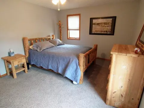 Bedroom - 4599 Queens, Gladwin, MI 48624 photo 2 of 6