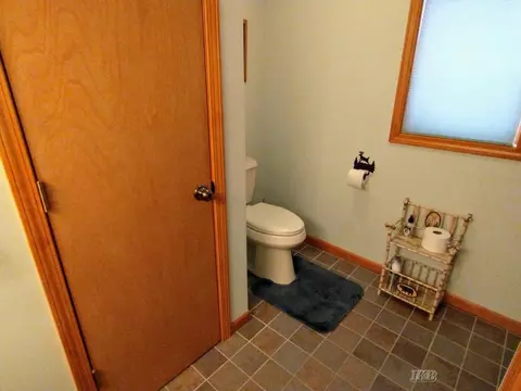 Bath - 4599 Queens, Gladwin, MI 48624 photo 4 of 5