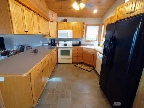 Kitchen - 4599 Queens, Gladwin, MI 48624 photo 2 of 4