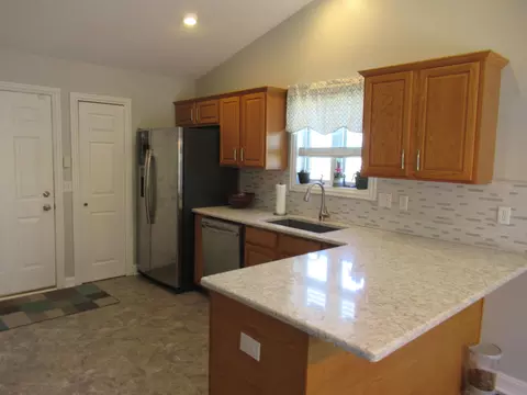 Kitchen - 6261 Boulder, Flushing, MI 48433 photo 2 of 4