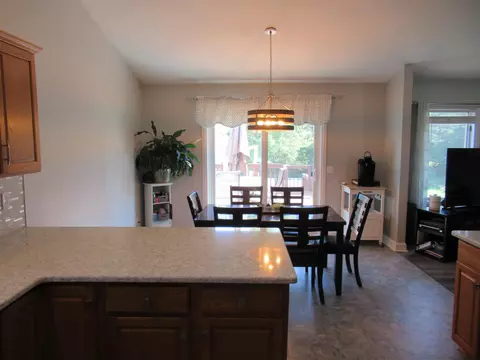 Dining - 6261 Boulder, Flushing, MI 48433 photo 1 of 3