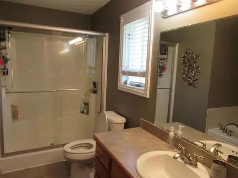Bath - 6261 Boulder, Flushing, MI 48433 photo 1 of 4