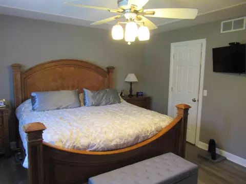 Bedroom - 6261 Boulder, Flushing, MI 48433 photo 2 of 4