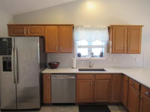Kitchen - 6261 Boulder, Flushing, MI 48433 photo 3 of 4