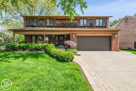 1182 Edmundton, Grosse Pointe Woods, MI 48236