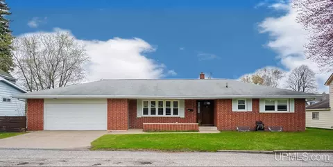 409 S S Lk, Iron Mountain, MI 49801