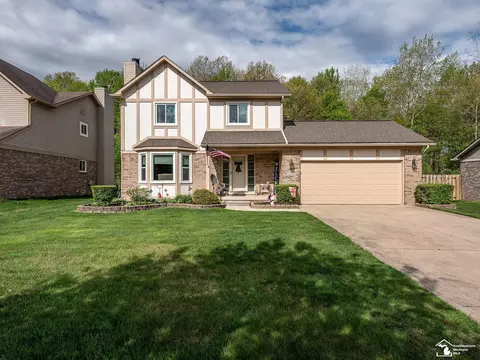 18180 Cedar Island Blvd, Brownstown Twp, MI 48174