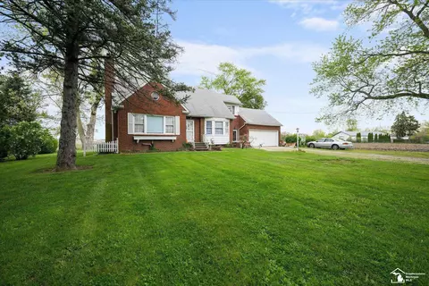 534 E Sterns, Temperance, MI 48182 photo 2