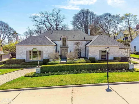 23 Winthrop, Grosse Pointe Farms, MI 48236