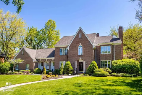 1000 Three Mile, Grosse Pointe Park, MI 48230