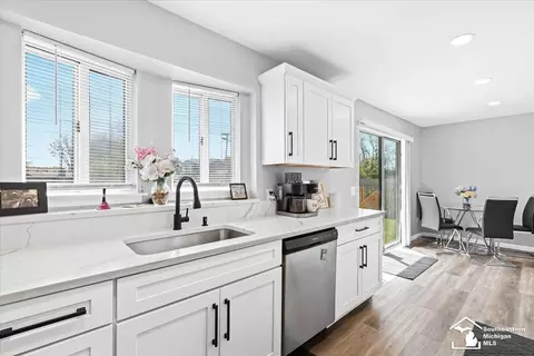 Kitchen - 16183 Harrison, Romulus, MI 48174 photo 3 of 3