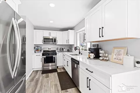 Kitchen - 16183 Harrison, Romulus, MI 48174 photo 2 of 3
