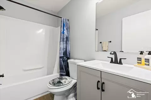 Bath - 16183 Harrison, Romulus, MI 48174 photo 3 of 3