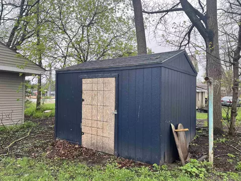 Exterior - 267 E Oak, Harrison, MI 48625 photo 5 of 7