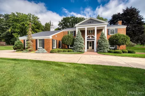 1200 Golfview, Iron Mountain, MI 49801