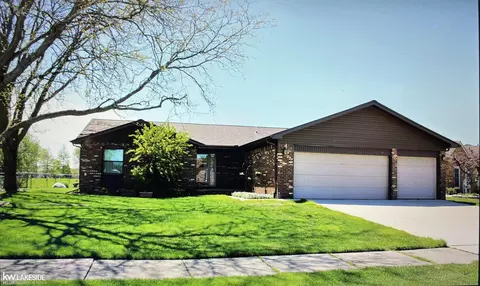 3256 Barkway, Sterling Heights, MI 48310