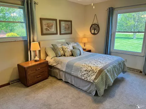 Bedroom - 9601 Crabb, Temperance, MI 48182 photo 4 of 6